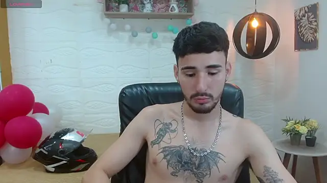 Snapshot of DmitriSanders chatting on March 2025 02:51:01 PM DmitriSanders online show from March 2025 02:51:01 PM