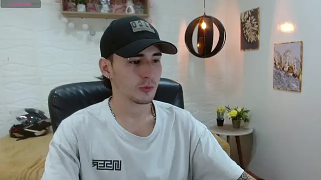 Snapshot of DmitriSanders chatting on March 2025 09:24:01 PM DmitriSanders online show from March 2025 09:24:01 PM