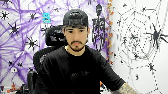 Snapshot of DmitriSanders chatting on December 2025 01:10:01 AM DmitriSanders online show from December 2025 01:10:01 AM