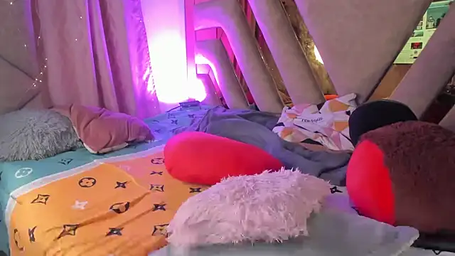 Snapshot of naatashamendozaa chatting on March 2025 06:46:02 AM naatashamendozaa online show from March 2025 06:46:02 AM