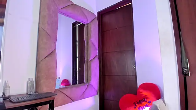 Snapshot of naatashamendozaa chatting on September 2025 04:00:01 PM naatashamendozaa online show from September 2025 04:00:01 PM