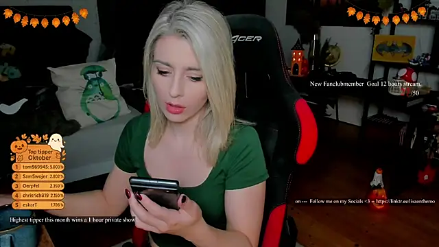 Lisaonthemoon online show from October 2025 06:50:02 PM