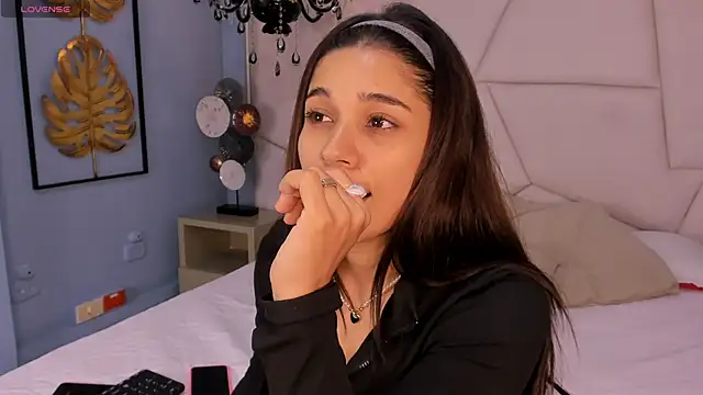 Snapshot of bellaa_becca chatting on November 2025 06:39:01 PM bellaa becca online show from November 2025 06:39:01 PM