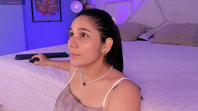 Snapshot of bellaa_becca chatting on November 2025 09:28:01 PM bellaa becca online show from November 2025 09:28:01 PM