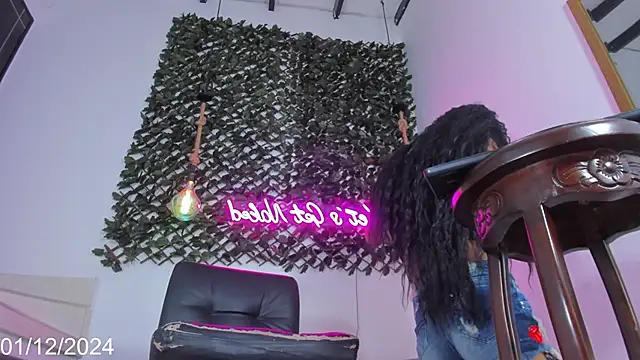 Snapshot of Brianna_Stars chatting on December 2024 08:31:02 PM Brianna Stars online show from December 2024 08:31:02 PM