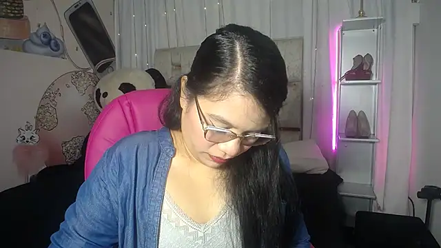 KEYRA-MILLER- online show from November 2025 02:00:02 AM