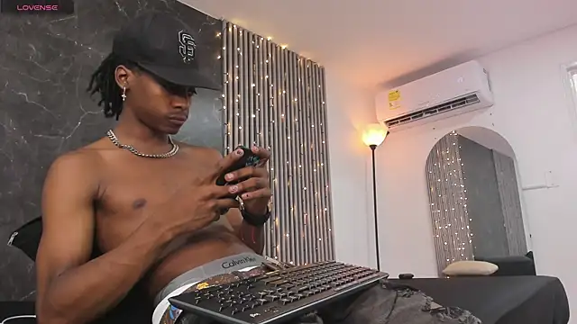 Snapshot of BRYXXXON1 chatting on December 2024 03:10:01 PM BRYXXXON1 online show from December 2024 03:10:01 PM