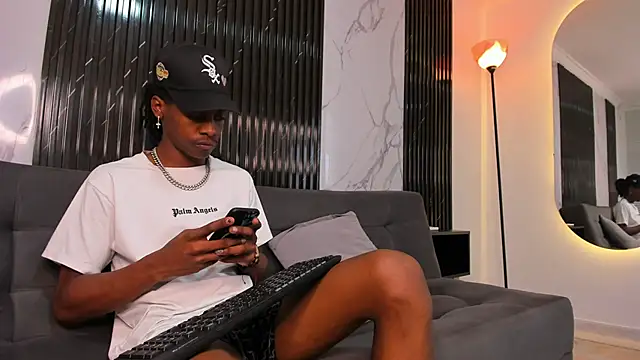 Snapshot of BRYXXXON1 chatting on December 2024 03:17:01 PM BRYXXXON1 online show from December 2024 03:17:01 PM