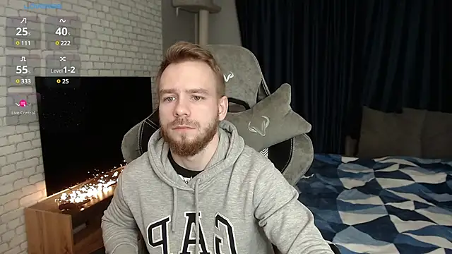 Snapshot of LeoPaulini chatting on December 2024 10:28:01 AM LeoPaulini online show from December 2024 10:28:01 AM