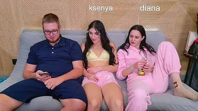 Ksenny online show from October 2025 03:18:01 PM