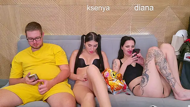 Ksenny online show from November 2025 09:04:01 PM