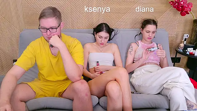 Ksenny online show from April 2026 06:09:01 AM