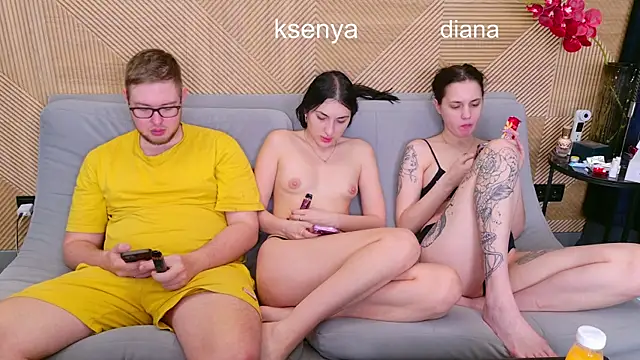 Ksenny online show from April 2026 06:03:01 AM