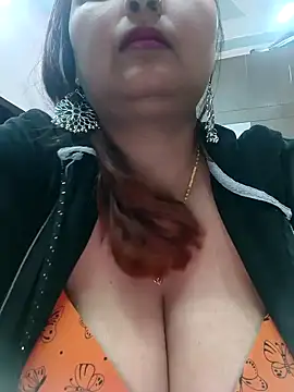 Snapshot of Dianaa9 chatting on February 2025 05:30:01 PM Dianaa9 online show from February 2025 05:30:01 PM