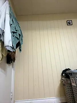 Wantsomemore2 online show from November 2025 01:15:01 AM