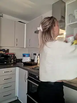 Snapshot of SweetMonicaUK chatting on January 2025 01:57:01 PM SweetMonicaUK online show from January 2025 01:57:01 PM