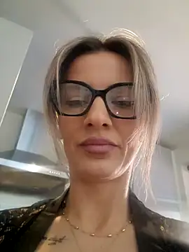 Snapshot of SweetMonicaUK chatting on January 2025 09:44:02 AM SweetMonicaUK online show from January 2025 09:44:02 AM