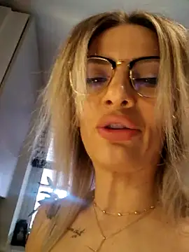 Snapshot of SweetMonicaUK chatting on February 2025 10:26:01 AM SweetMonicaUK online show from February 2025 10:26:01 AM