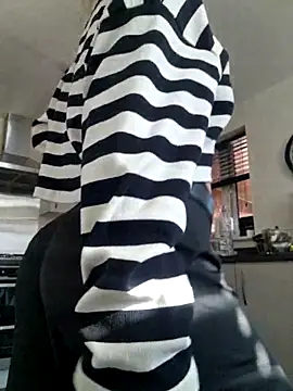 Snapshot of SweetMonicaUK chatting on March 2025 10:35:02 AM SweetMonicaUK online show from March 2025 10:35:02 AM