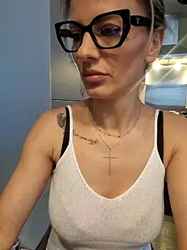 Snapshot of SweetMonicaUK chatting on March 2025 01:01:01 PM SweetMonicaUK online show from March 2025 01:01:01 PM