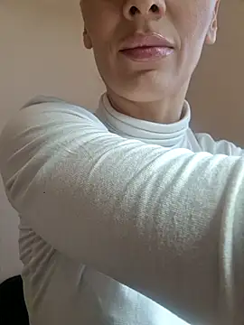 Snapshot of SweetMonicaUK chatting on March 2025 12:14:02 PM SweetMonicaUK online show from March 2025 12:14:02 PM