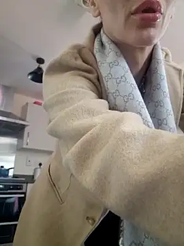 Snapshot of SweetMonicaUK chatting on March 2025 09:52:02 AM SweetMonicaUK online show from March 2025 09:52:02 AM