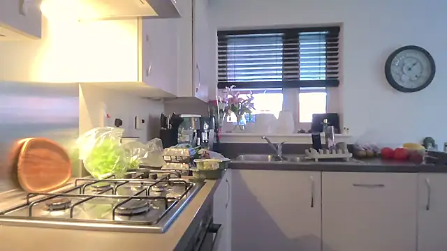 Snapshot of SweetMonicaUK chatting on October 2025 11:16:01 AM SweetMonicaUK online show from October 2025 11:16:01 AM