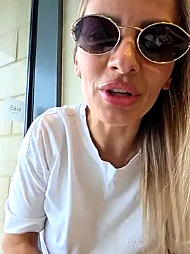 Snapshot of SweetMonicaUK chatting on October 2025 11:28:02 AM SweetMonicaUK online show from October 2025 11:28:02 AM