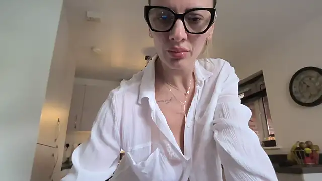 Snapshot of SweetMonicaUK chatting on October 2025 08:58:02 AM SweetMonicaUK online show from October 2025 08:58:02 AM