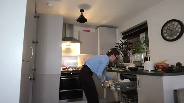 Snapshot of SweetMonicaUK chatting on October 2025 08:24:02 AM SweetMonicaUK online show from October 2025 08:24:02 AM