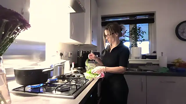 SweetMonicaUK online show from December 2025 12:43:02 PM