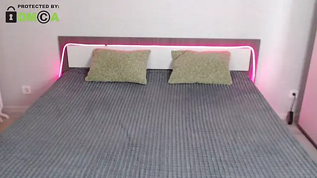 Snapshot of RonnieMilles chatting on December 2024 04:06:01 PM RonnieMilles online show from December 2024 04:06:01 PM