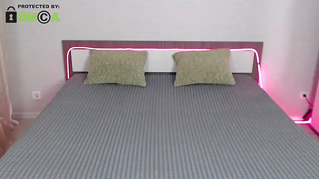 Snapshot of RonnieMilles chatting on March 2025 10:50:01 AM RonnieMilles online show from March 2025 10:50:01 AM