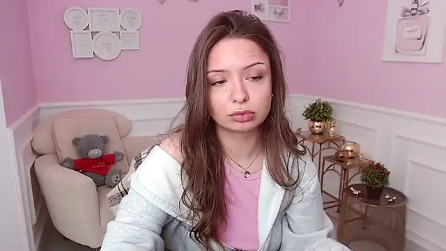 LucySkilar online show from May 2026 04:18:02 AM