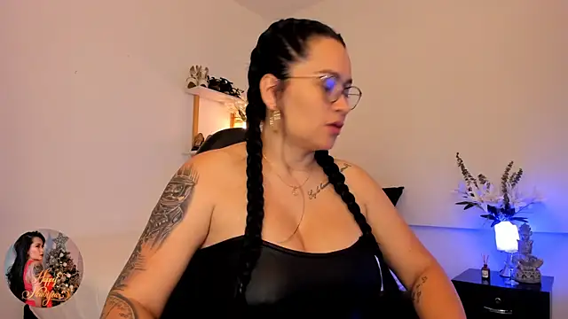 Snapshot of leslie_k chatting on January 2025 04:08:02 AM leslie k online show from January 2025 04:08:02 AM