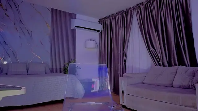 Snapshot of HannaByron chatting on November 2025 02:21:01 AM HannaByron online show from November 2025 02:21:01 AM