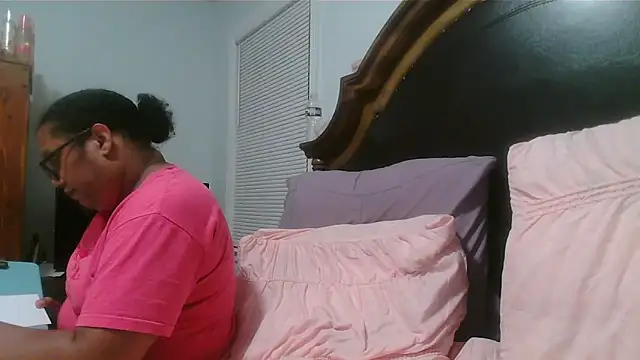ebonyred online show from April 2026 12:48:01 AM