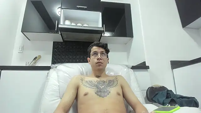 Snapshot of AgarEvans chatting on December 2024 04:02:02 AM AgarEvans online show from December 2024 04:02:02 AM