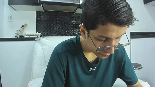 Snapshot of AgarEvans chatting on December 2024 04:39:01 AM AgarEvans online show from December 2024 04:39:01 AM