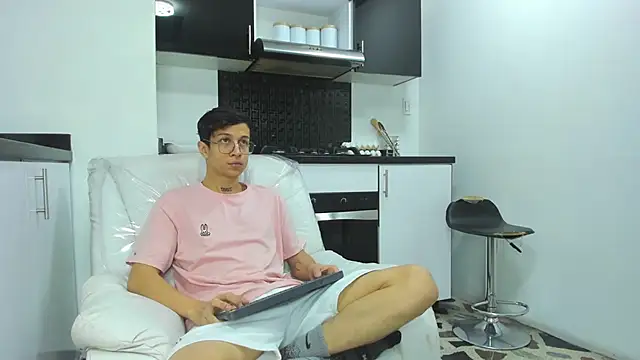 Snapshot of AgarEvans chatting on December 2024 05:45:01 AM AgarEvans online show from December 2024 05:45:01 AM