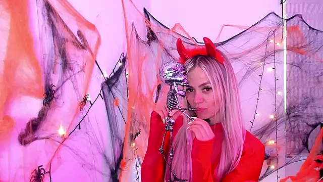 nicole valencia  online show from October 2025 10:04:01 PM