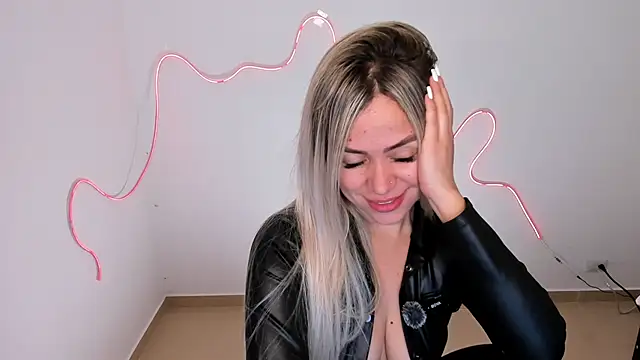 Snapshot of nicole_valencia_ chatting on November 2025 12:38:01 PM nicole valencia online show from November 2025 12:38:01 PM