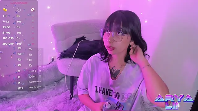 Snapshot of arysUwU chatting on April 2026 03:44:02 AM arysUwU online show from April 2026 03:44:02 AM