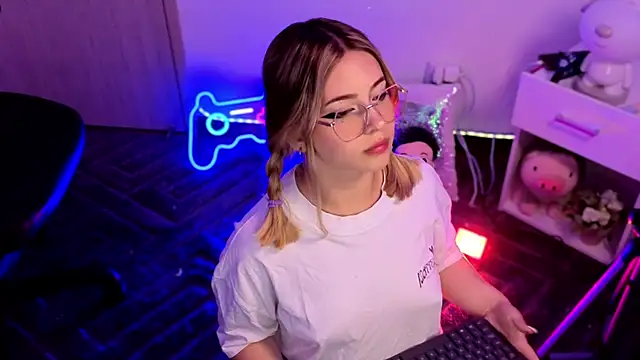 EmilyMiller  online show from July 2026 05:26:02 PM