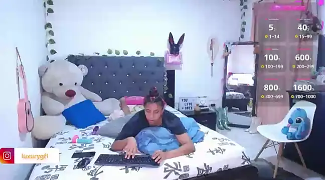 Snapshot of Pocahontaslovex chatting on January 2025 03:12:02 AM Pocahontaslovex online show from January 2025 03:12:02 AM