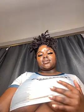 Snapshot of Honeycoco0211 chatting on October 2025 08:19:02 PM Honeycoco0211 online show from October 2025 08:19:02 PM