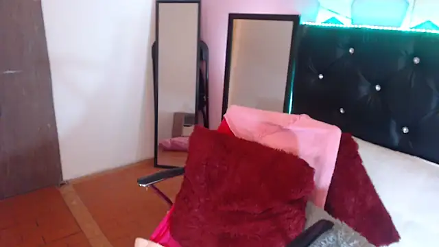 camila delarosa online show from October 2025 09:41:01 AM