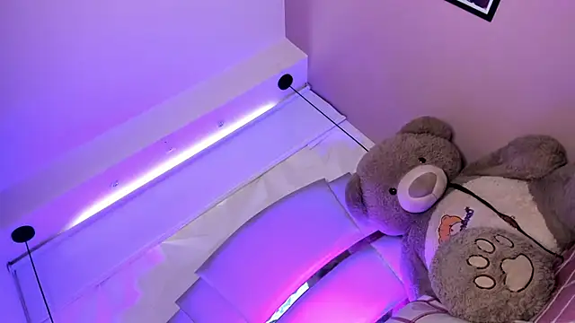 Dalila Thoms online show from March 2025 04:48:01 PM