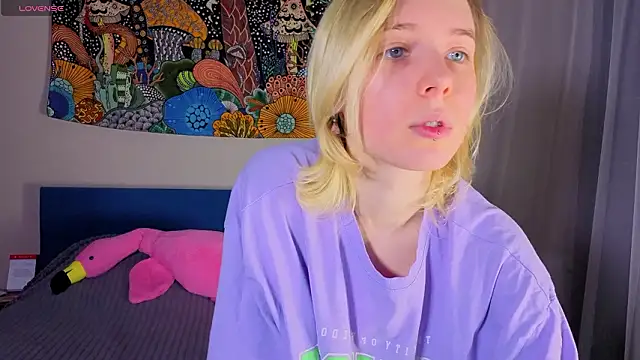 Crayzy Luv online show from March 2026 08:01:01 PM