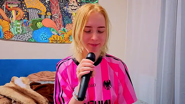 Crayzy Luv online show from March 2026 03:01:02 PM